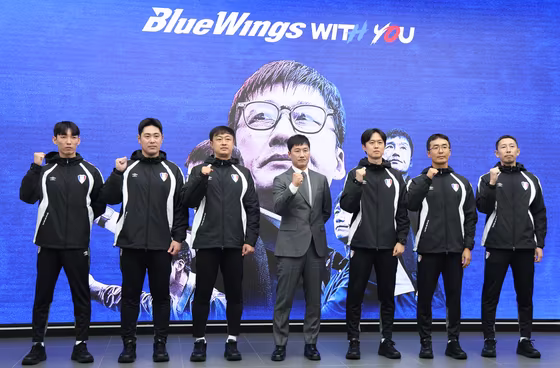 돈 보다 '사단'에 더 진심인 '낭만 감독' 이정효…영입 막전막후