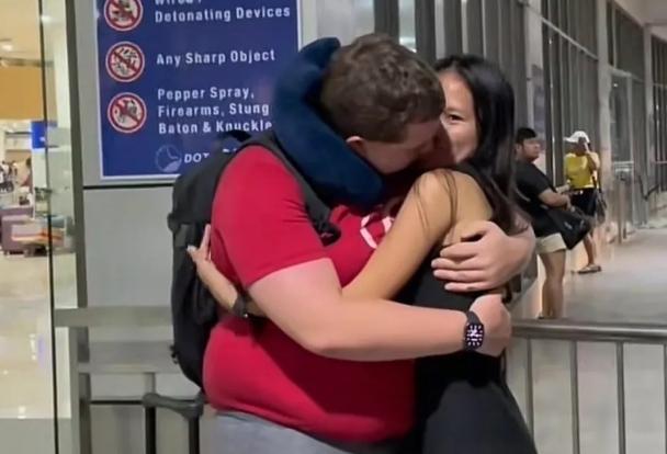 뚱보 남성과 결혼한 미모의 20대 '돈 노린 위장 결혼' 의혹에 "사랑할 뿐"