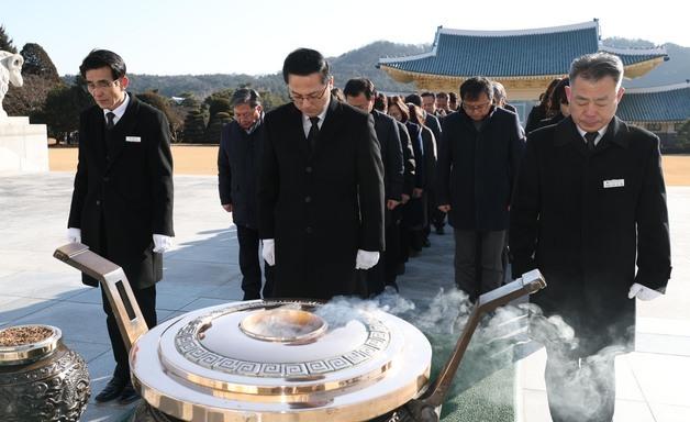 박희조 대전 동구청장 국립현충원 참배로 첫 공식 일정 시작