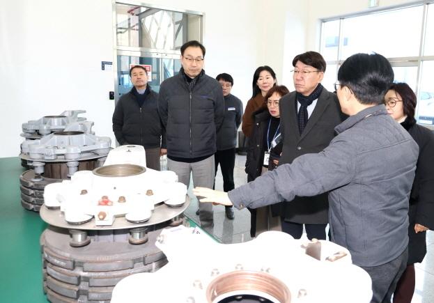 우범기 전주시장, 방산기업 ㈜데크카본 방문으로 새해 업무 돌입