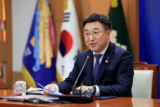 행안장관 경찰 수사지휘권 부여 문제에…윤호중 "제도적 논의 필요"(종합)