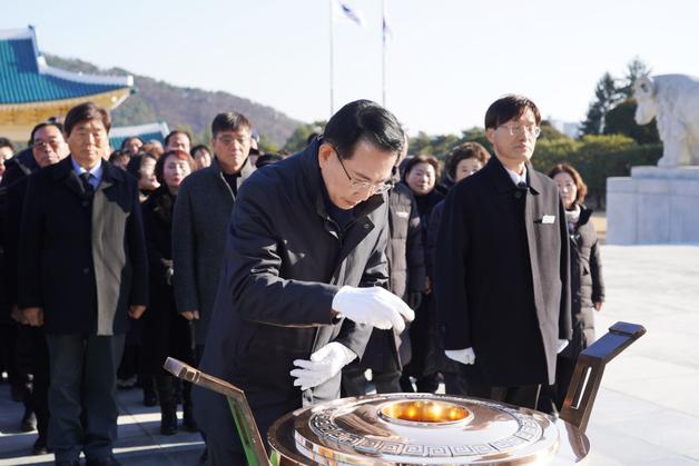 이완섭 서산시장, 국립대전현충원 신년 참배