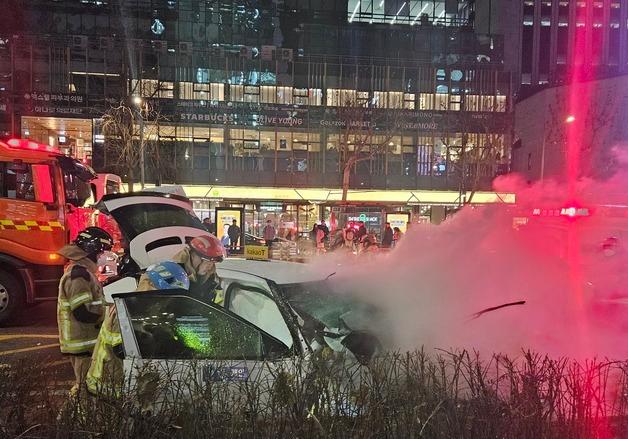 종각역 인근 택시 인도 돌진, 행인 등 8명 부상…1명 심정지(상보)