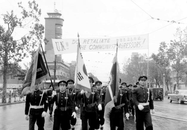 문교부 중·고등학생 머리 교복 자율화 방안 발표