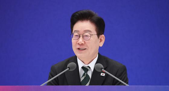 "李 1년차에 외교 정상화 성과…일관성 유지·확장해야"