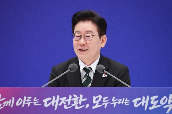 "李 1년차에 외교 정상화 성과…일관성 유지·확장해야"