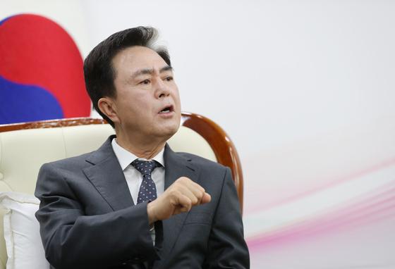 김태흠 충남지사, 민주당에 '행정통합 끝장토론' 제안