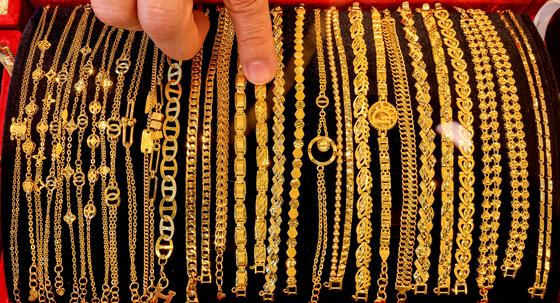 '금 3000돈' 챙겨 잠적한 금은방 지인, 경찰 자진 출석