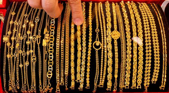 '금 3000돈' 챙겨 잠적한 금은방 지인, 경찰 자진 출석