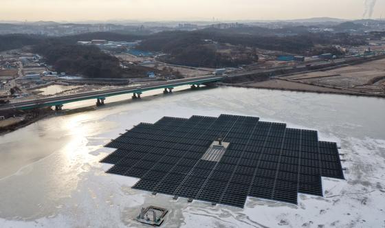 새만금 수상태양광 사업, 2029년 12GW 완공 목표로 '재가동'