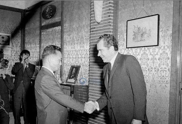 데탕트는 위기였나, 기회였나…유신체제 명분 된 평화·통일