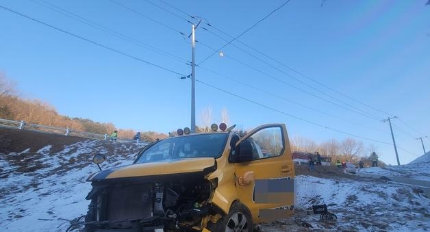 담양서 학원차량 농지 추락…운전자·어린이 7명 경상