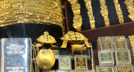 금 3000돈 챙겨 잠적 금은방 지인 구속…법원 "도망 염려"