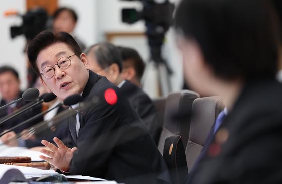 요양병원 페이백 꼽은 李대통령…정은경 "불법, 엄정 조사" 화답(종합)