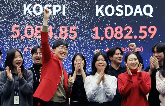 [뉴스1 PICK]코스피 5000·코스닥 1000 안착…국내 증시 '레벨업'