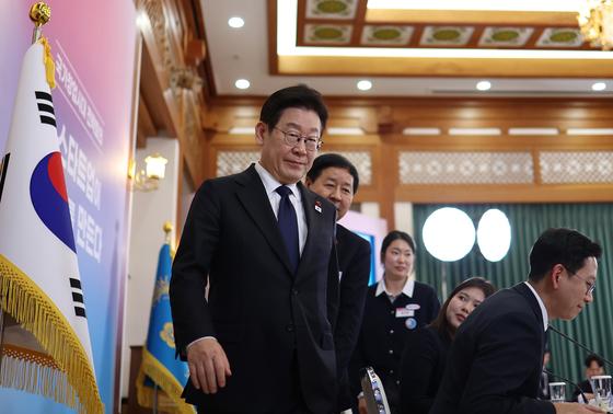 李대통령, 국힘 향해 "망국적 부동산 투기 옹호, 이제 그만 어떨까요"