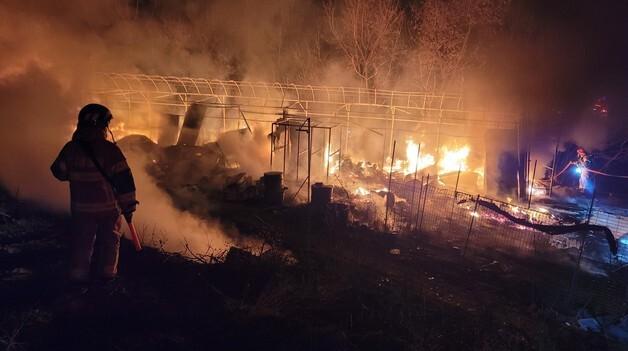 경북 의성 양봉 비닐하우스·칠곡 자동차 부품 공장서 불…1억여원 피해