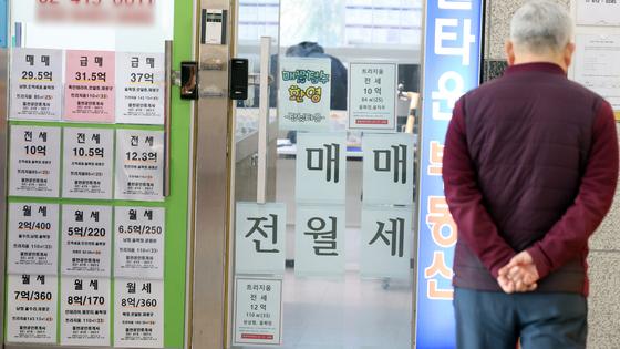 서울 아파트 전세 물량 30% 이상 급감…월세 148만 원 역대 최고