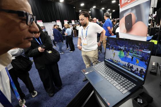 도시 전체가 '거대한 전시장'…라스베이거스 공항·도로 CES 점령 