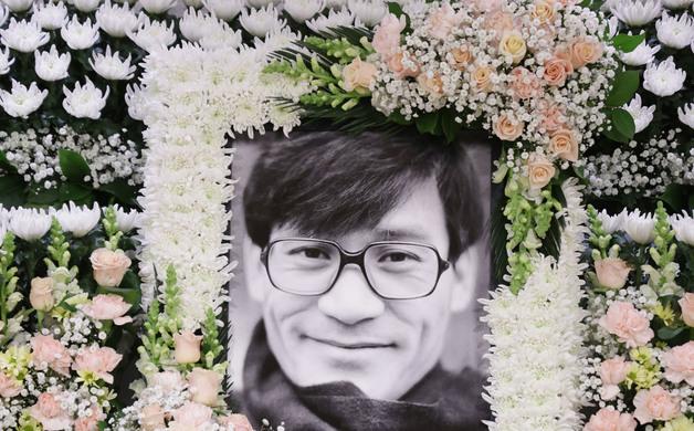 故안성기 마지막길 정우성·이정재, 영정·훈장 들고…설경구·주지훈·유지태 운구