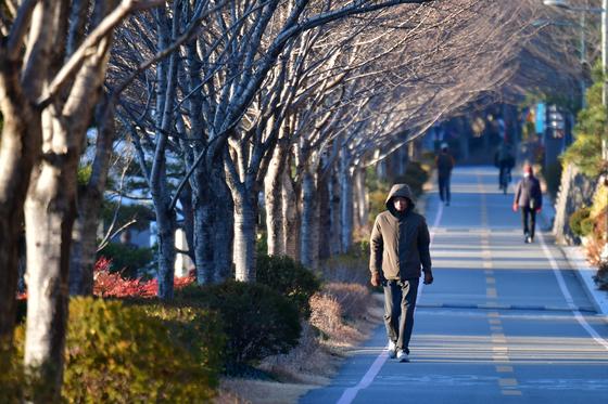 [오늘의 날씨] 대구·경북(7일,수)…오후부터 찬바람, 낮 3~8도