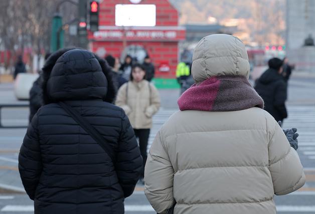 일요일 전국에 눈 소식…기온 5~8도 떨어져 '강추위'[내일날씨]