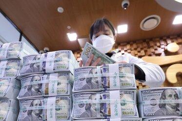 세제혜택 약발 끝났나…'환율 1470원' 정부, 또 기업 탓