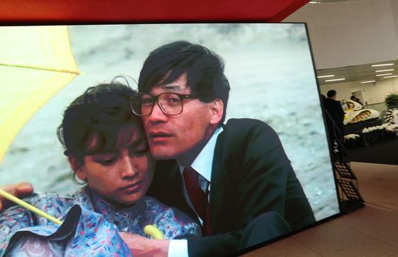 "레전드 국민배우 별세"…故안성기, 외신도 주목한 60년 연기 인생 [N이슈]