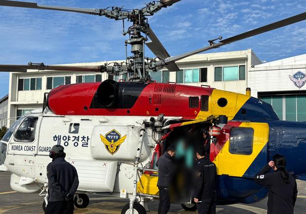 한라산에서 20대 응급환자 발생…해경 헬기로 이송