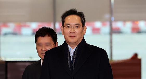 "자만 안돼"…이재용, 삼성 임원들에 '경쟁력 회복' 주문