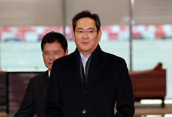 "자만 안돼"…이재용, 삼성 임원들에 '경쟁력 회복' 주문