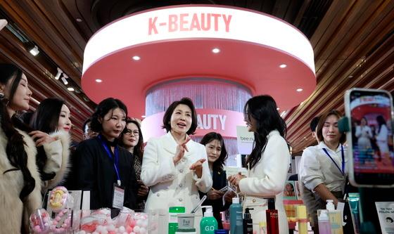 김혜경 여사 'K-뷰티 인터뷰'