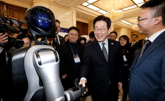 [뉴스1 PICK]'국내 기업 中 진출 마련'…李 대통령, 한·중 벤처스타트업 서밋 참석