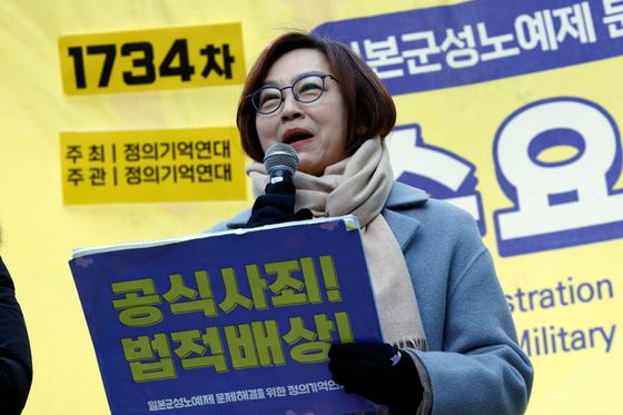 李대통령 "얼빠진 사자명예훼손" 지적에도 혐오 시위…정의연 "법 개정"