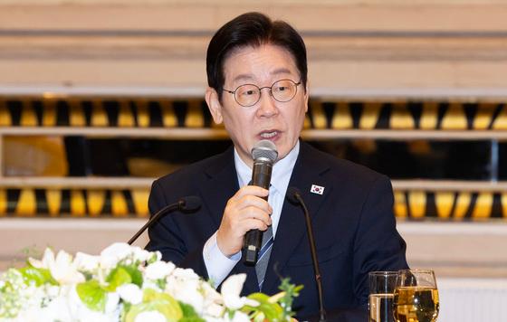 李대통령 지지율 61% 2주새 2%p↑…민주 39%, 2%p↓