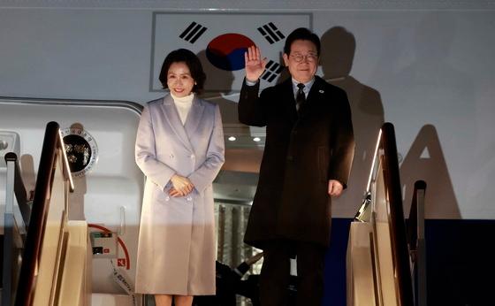 李 '3박4일' 국빈방중 마치고 귀국…"한중 관계 복원 성과"