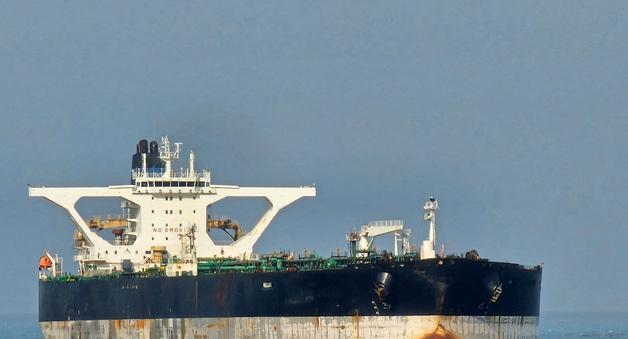 러, 해군 급파해 美쫓기는 유조선 호위…대서양서 추격전