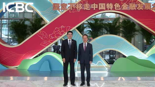 진옥동 신한금융 회장, ICBC와 원-위안 통화스와프 확대 논의