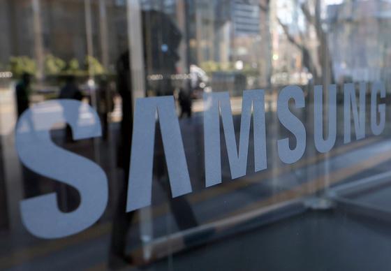 삼성전자, 외국인 9500억원 순매도에 반락…약보합 마감[핫종목]