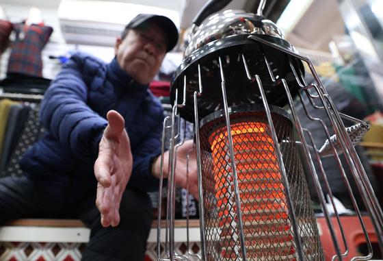 내일 손발 어는 -11도 추위 계속…'불금' 퇴근길 수도권·강원부터 눈·비(종합)