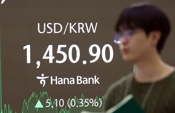 환율 내려도 '달러 베팅' 계속…5대 은행, 달러예금 새해만 1조 '쑥'