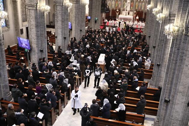 정순택 대주교 "故안성기, 국민배우이자 겸손한 인품 지닌 참다운 스타였다"