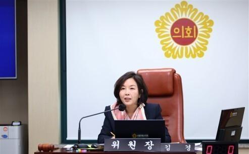 '강선우 1억 공천 헌금' 김경, 오늘 오후 귀국…항공편 변경