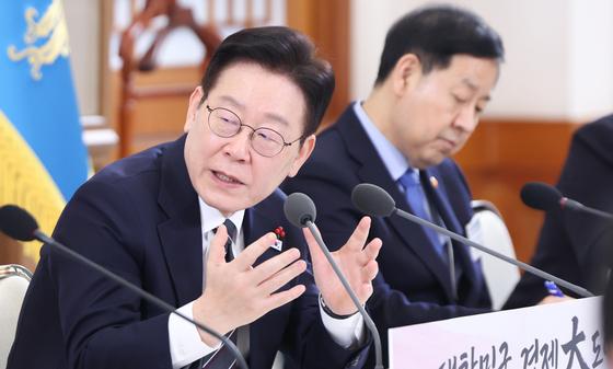 정부 경제성장 로드맵 제시…재계 "재도약 새 불씨되길" 환영(종합)