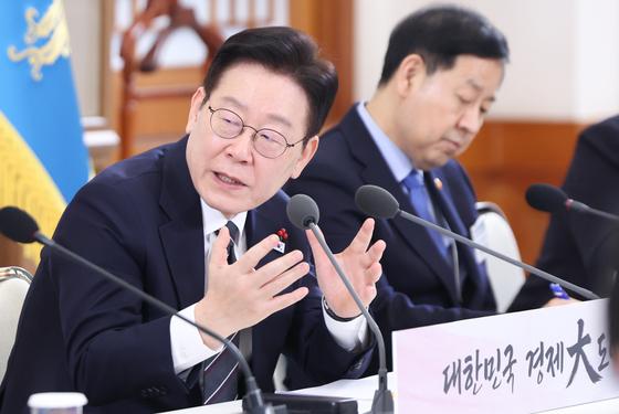 정부 경제성장 로드맵 제시…재계 "재도약 새 불씨되길" 환영(종합)