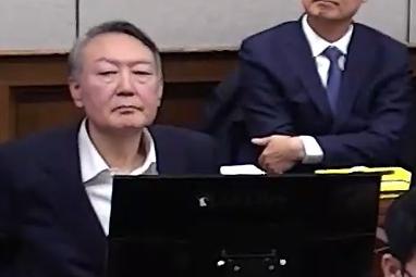  '내란 우두머리' 혐의 1심 결심 공판 출석한 윤석열