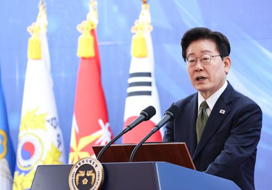 李대통령, 신무기 시험발사뒤 안흥포구 '깜짝 방문'…민생 점검