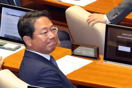 공수처, '신약 로비 의혹' 김승원 고발인 조사