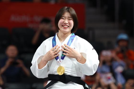 [뉴스1 PICK] '독립유공자 후손' 허미미, AG 금메달 목에 걸고 함박웃음