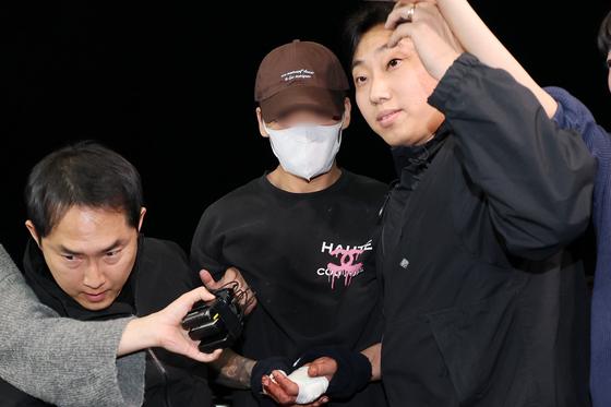 '장모 살해' 20대 남성 송파경찰서 도착